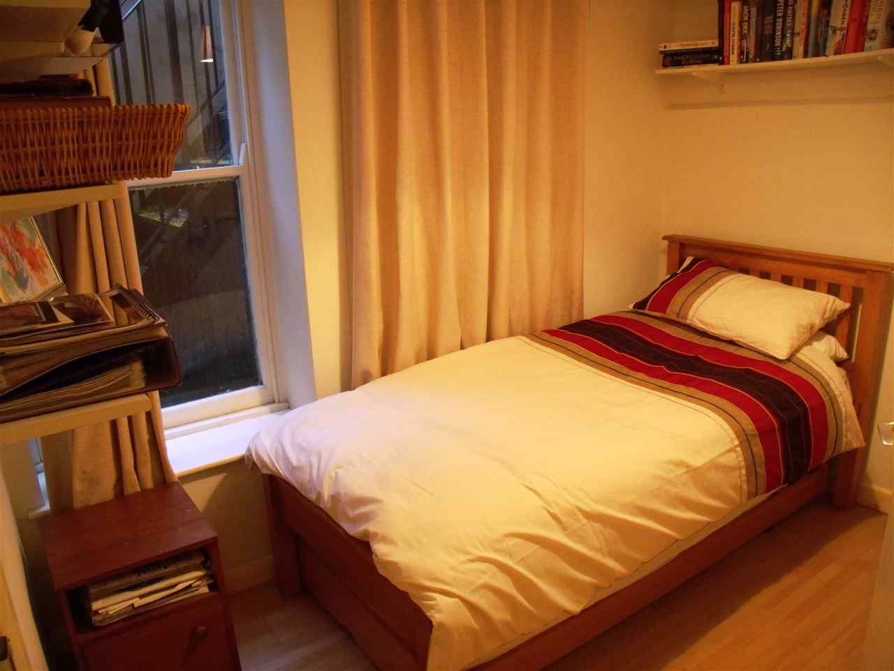 resized-2349823-bedroom 2.jpg